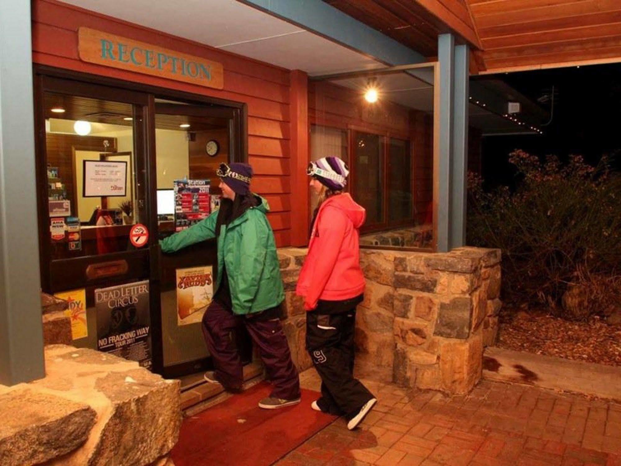 The Station Hotel Jindabyne Dış mekan fotoğraf